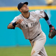 Illustration for article titled Derek Jeter Makes Easy Play Look Easy